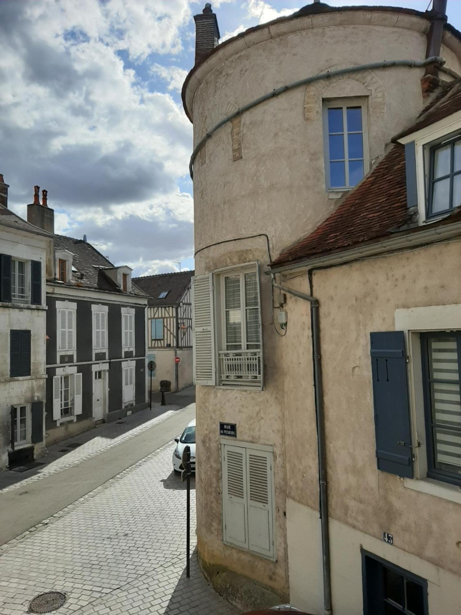 Et Au Pied Coule Une Riviere, Situation Et Vue Ideales Auxerre Phòng bức ảnh